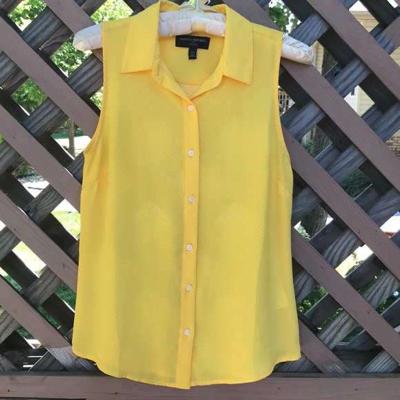 Banana Republic Tops - BANANA REPUBLIC SLEEVELESS BLOUSE